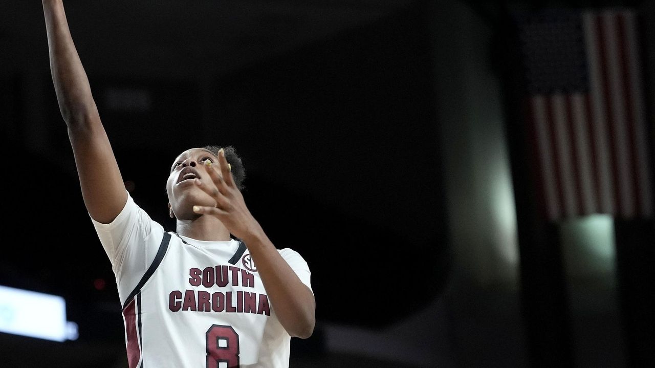 Joyce Edwards' 28 points lead No. 3 South Carolina to a 71-56 victory over Texas A&M