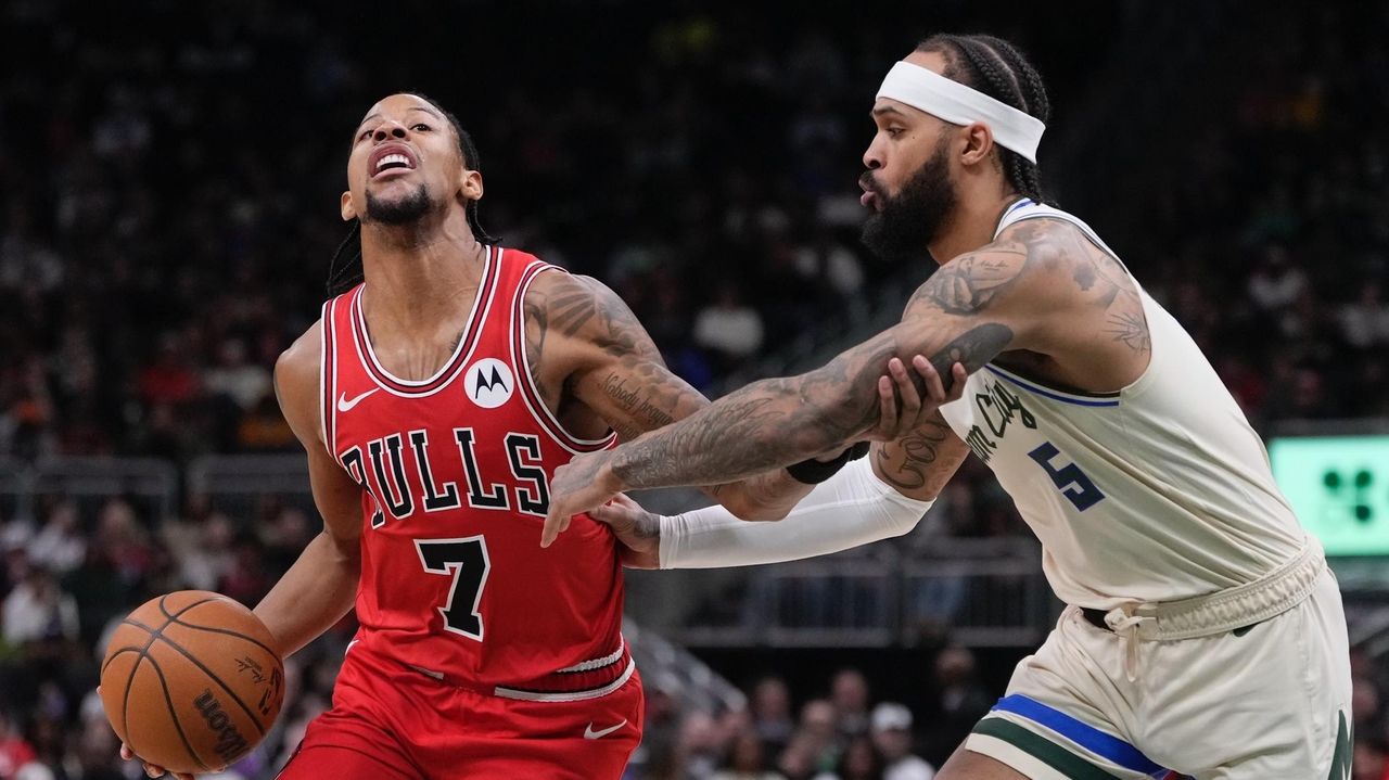 Kyle Kuzma scores 31 as Bucks snap 5-game skid with 131-115 win over Bulls