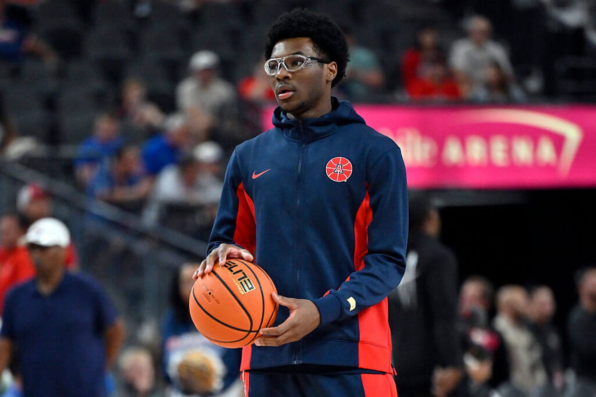 Bryce James, LeBron’s son, will redshirt his freshman season at Arizona