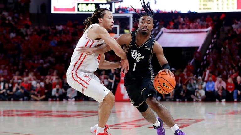 Central Florida guard Themus Fulks (1) drives around Houston guard...