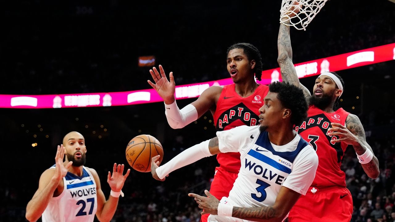 Edwards scores 30 points as Timberwolves rally for 5th win in six games, beat Raptors 128-126