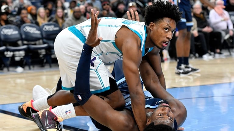 Charlotte Hornets guard Collin Sexton, top, and Memphis Grizzlies forward...