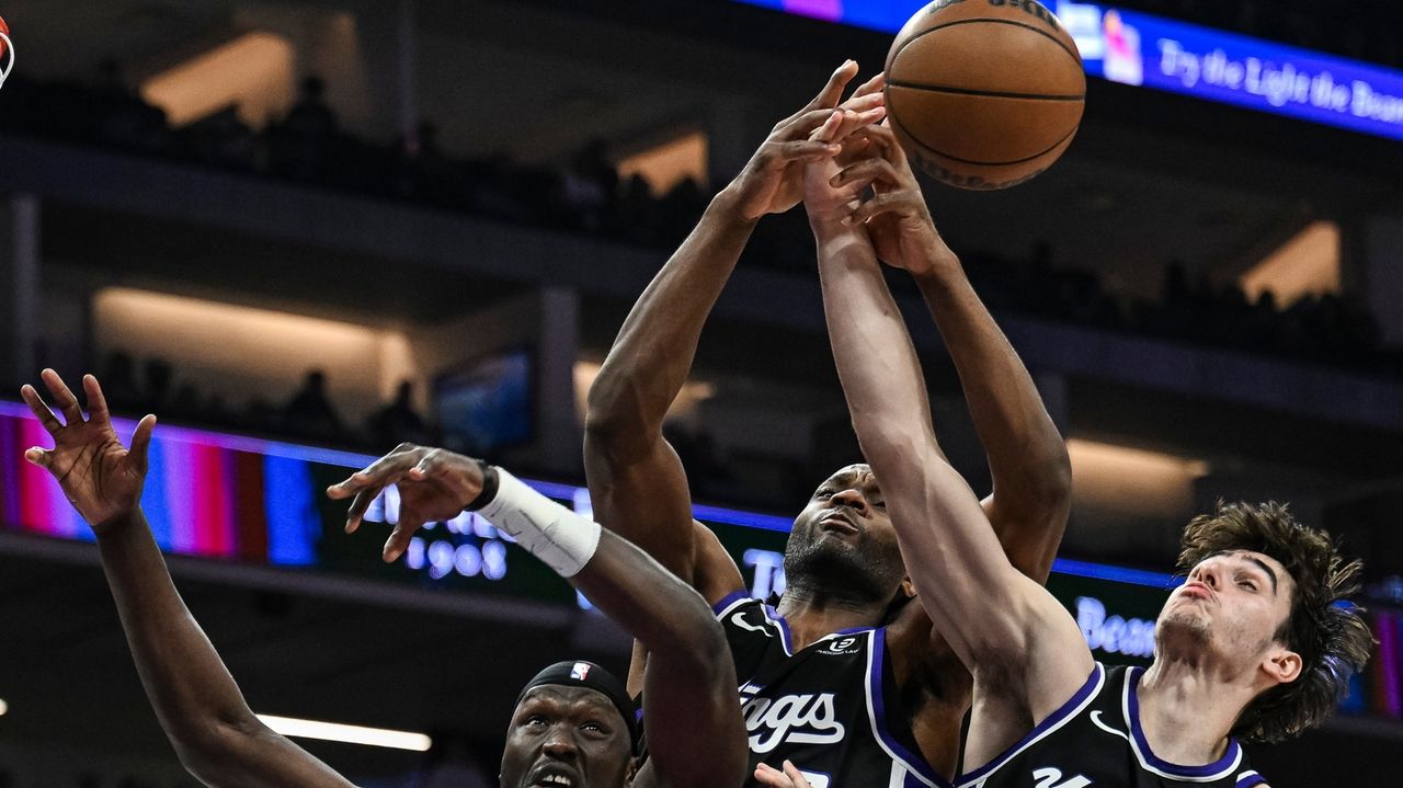 Hawks request waivers on injured center Duop Reath 4 days after trade with Trail Blazers