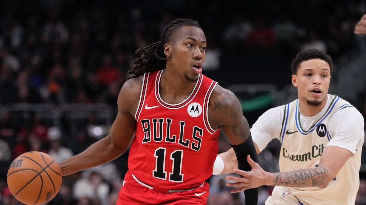 Timberwolves acquire Ayo Dosunmu for scoring depth in trade-deadline deal with Bulls, AP source says