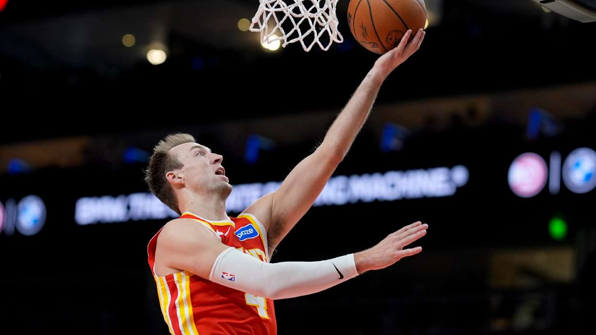 Lakers acquire 3-point shooter Kennard from busy Hawks for point guard Vincent, AP source says