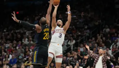 Warriors rally late to stun Suns 101-97