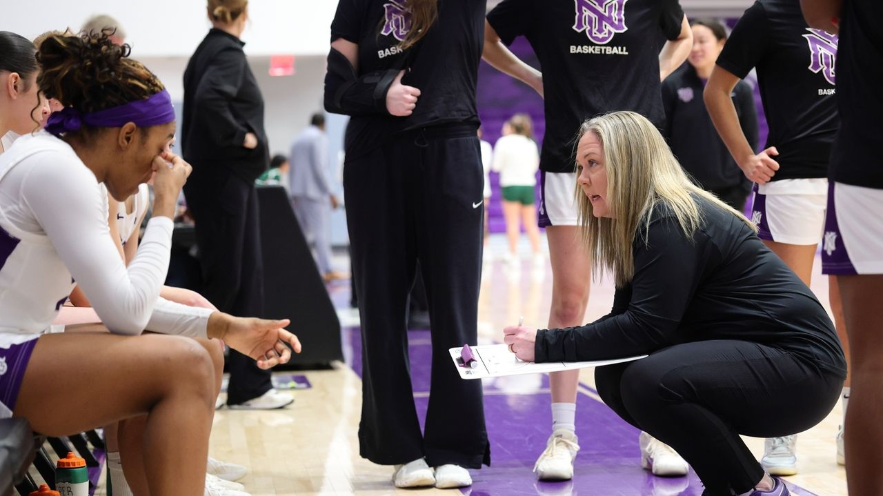 NYU coach Meg Barber leads Violets to brink of record-breaking Division III winning streak