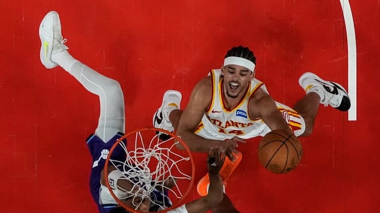 Atlanta Hawks forward Asa Newell (14) shoots against against the...