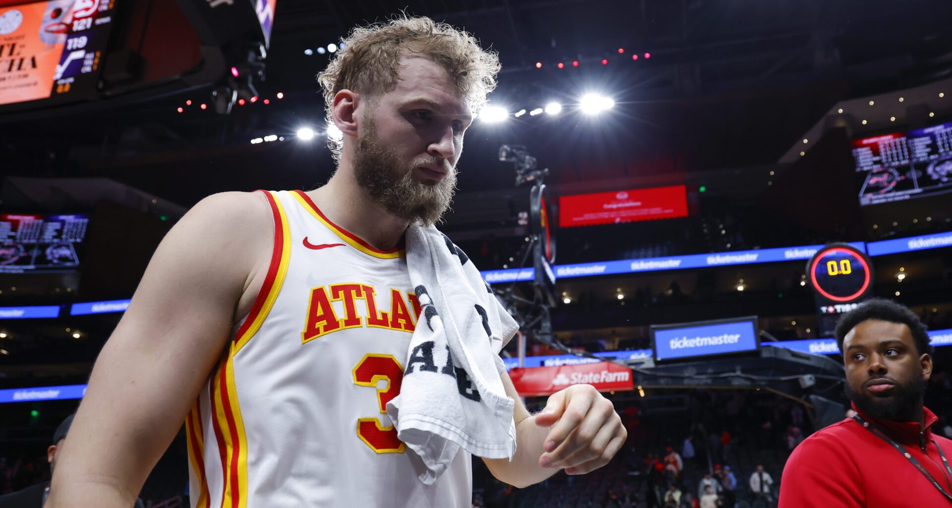 New Hawks Starting Center Puts Up Stunning Statline In Debut