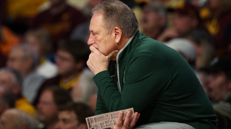 Michigan State head coach Tom Izzo reacts during the first...