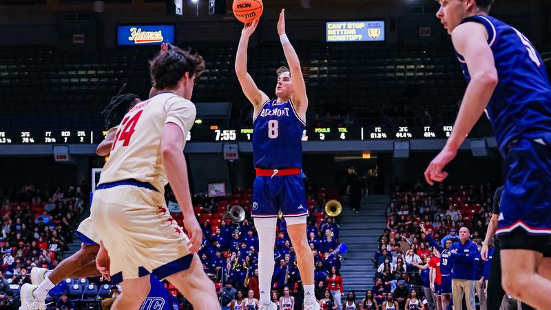 Men's Basketball Defeats UIC - Belmont University