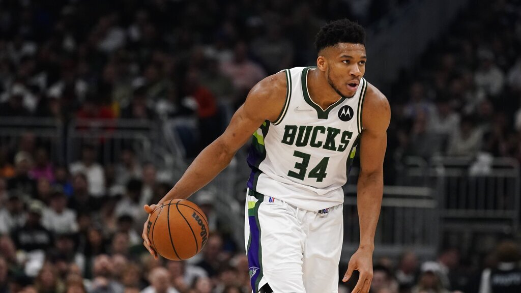 Bulls Bucks Basketball