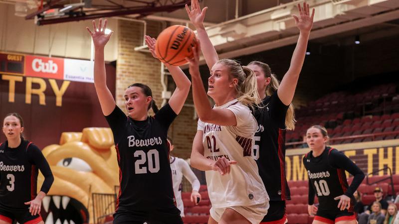 UMD Women’s Basketball Holds Off Minot State 74-71