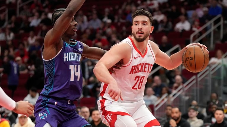 Houston Rockets center Alperen Sengun (28) controls the ball against...