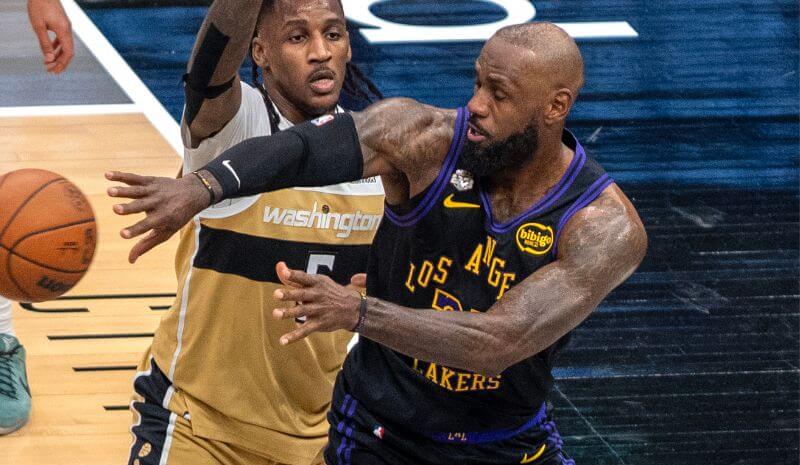 Los Angeles Lakers forward LeBron James (23) sends off a pass.