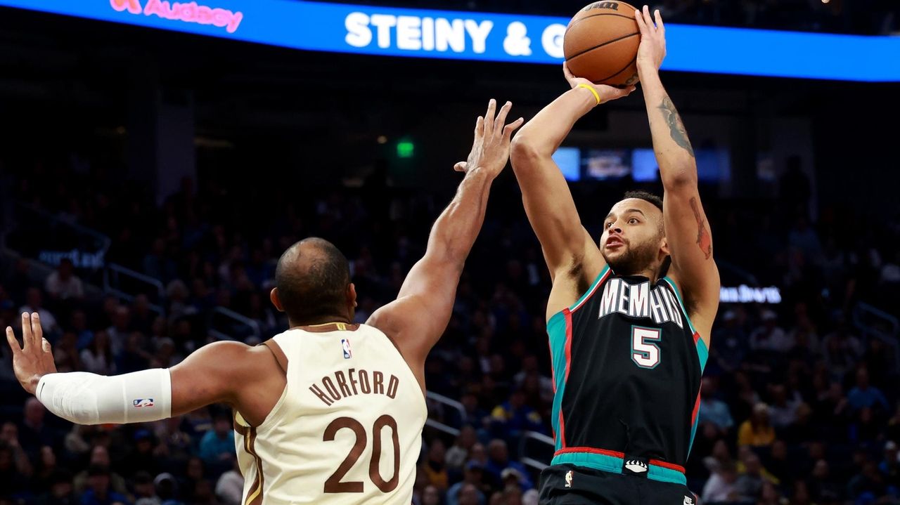 Gui Santos makes go-ahead layup late, scores 16 as Warriors rally to beat Grizzlies 114-113