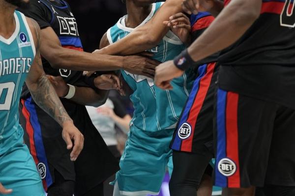 Eastern Conference contenders Pistons, Raptors meet for first time