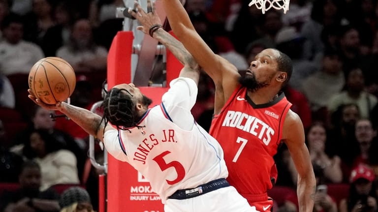 Los Angeles Clippers forward Derrick Jones Jr. (5) shoots as...