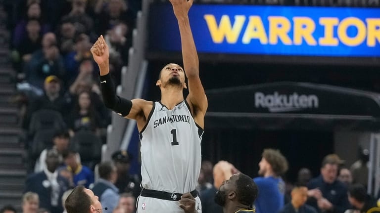 San Antonio Spurs center Victor Wembanyama (1) reaches for the...