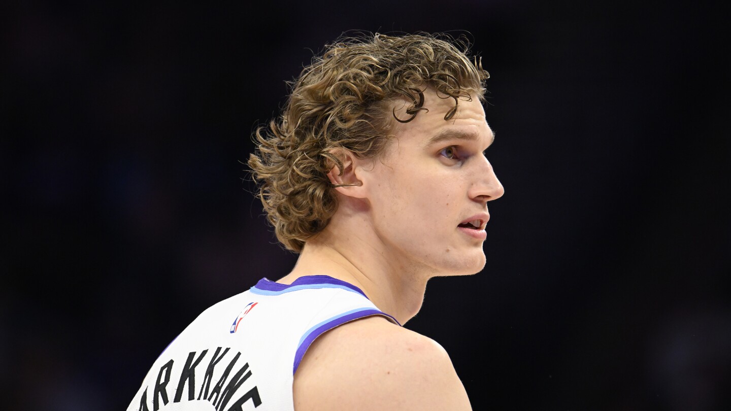 NBA fines Utah Jazz $500,000, Indiana Pacers $100,000 for 'overt' tanking