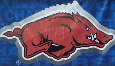 Top guard in '26 class, Jordan Smith, picks Arkansas over Duke