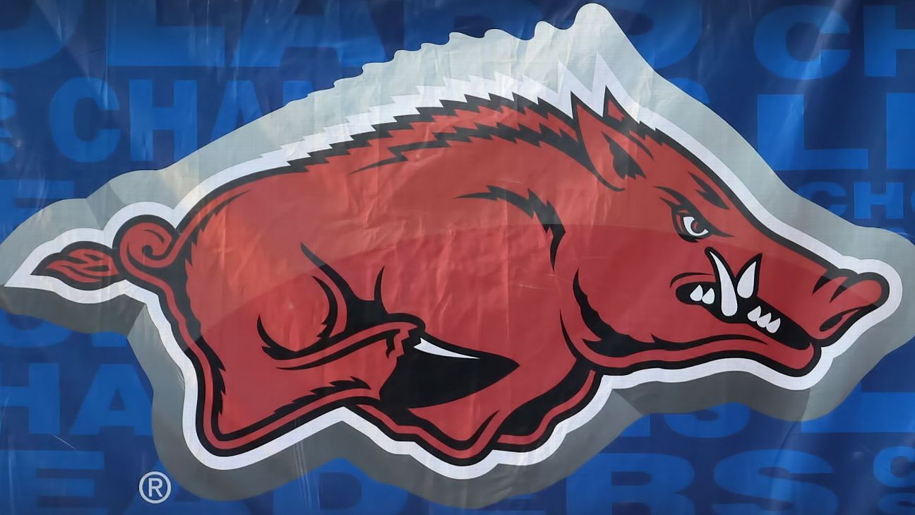 Top guard in '26 class, Jordan Smith, picks Arkansas over Duke