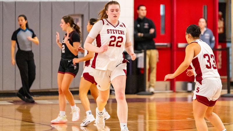 Women's Basketball Drops MAC Freedom Road Tilt at DeSales