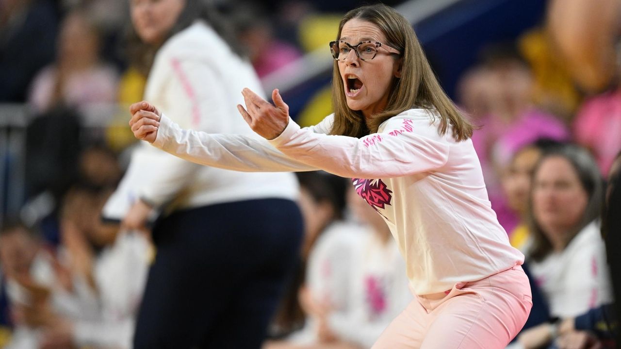 Syla Swords scores 24, No. 7 Michigan beats No. 13 Michigan State 86-65 to sweep season series