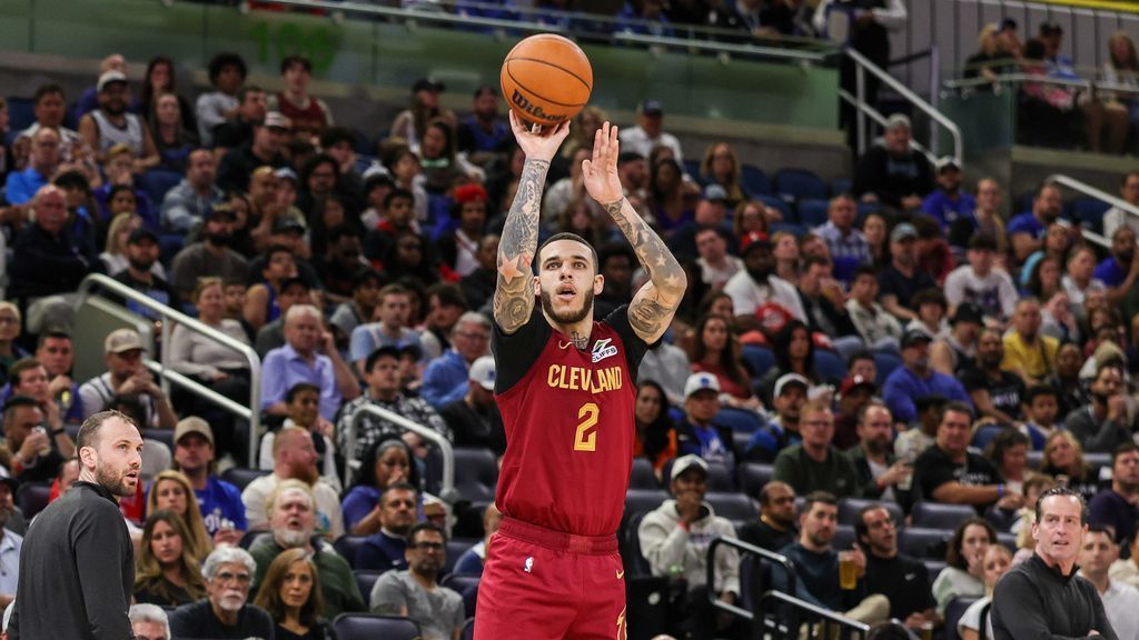 Sources: Lonzo Ball traded to Jazz, to become free agent