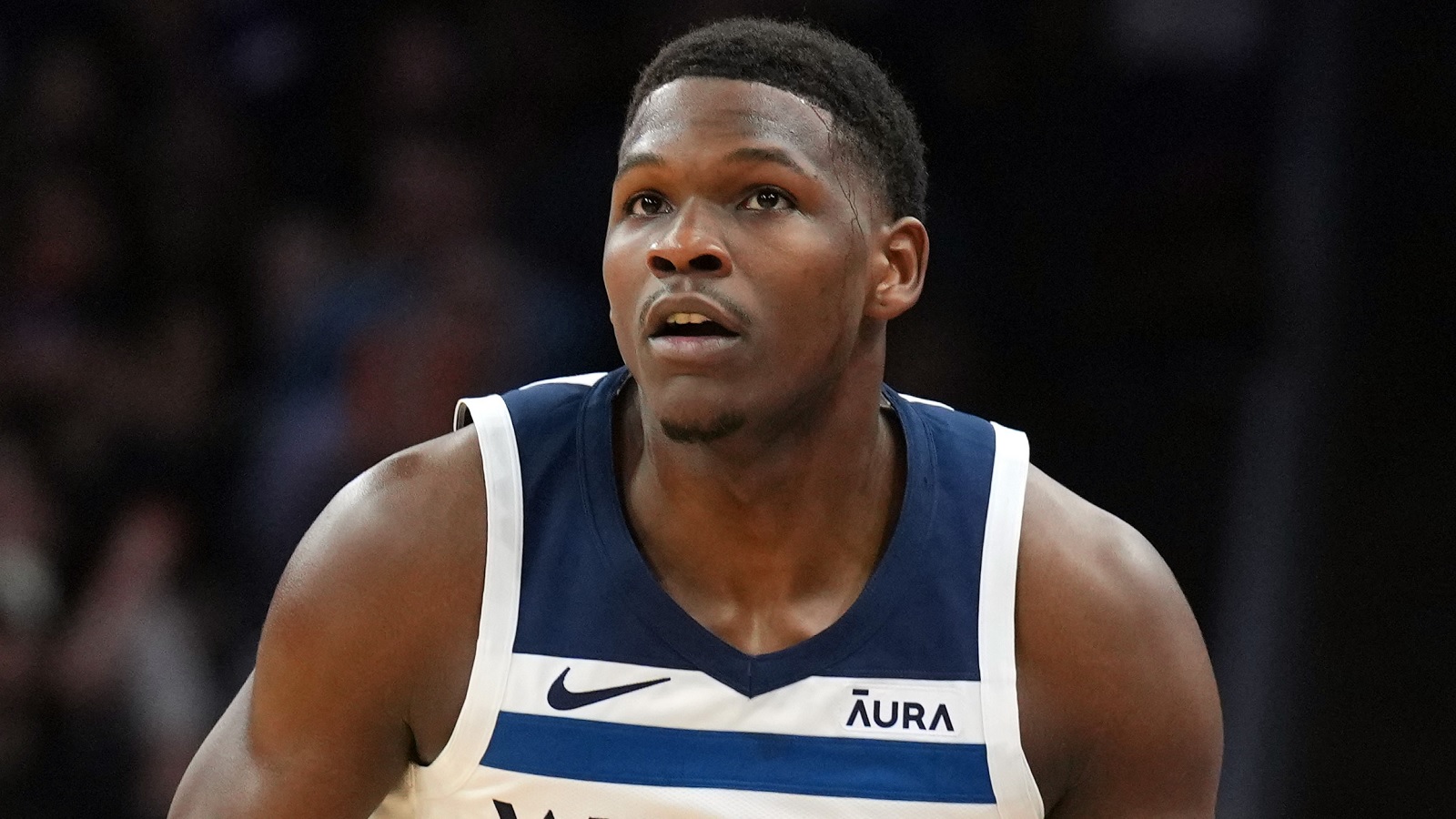 Anthony Edwards looks up