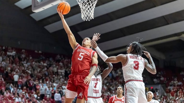 Arkansas guard Darius Acuff Jr. (5) gets past Alabama guard...