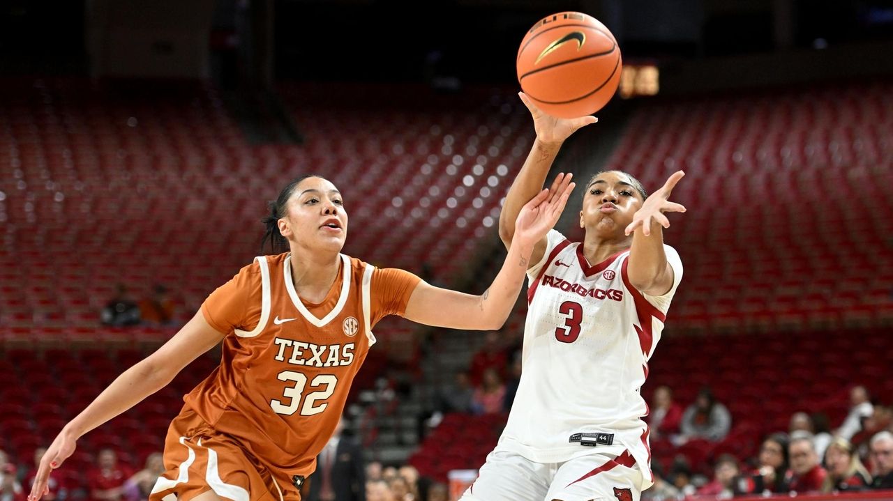 Booker leads five in double figures as No. 4 Texas defeats Arkansas 93-62