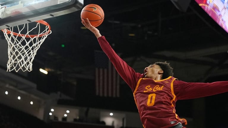 Southern California guard Alijah Arenas (0) scores against Oregon during...