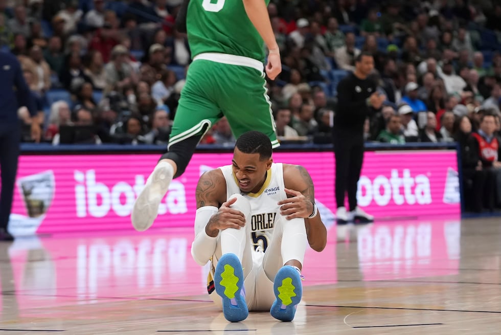 New Orleans Pelicans guard Dejounte Murray (5) reacts after being hurt in the first half of an...