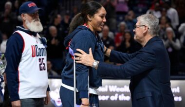 Geno Auriemma's 655th AP Top 25 appearance moves him past Tara VanDerveer