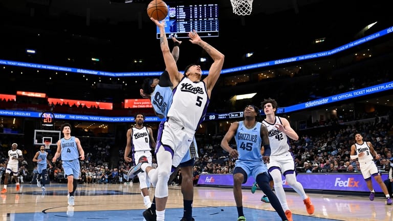 Sacramento Kings guard Nique Clifford (5) shoots against Memphis Grizzlies...