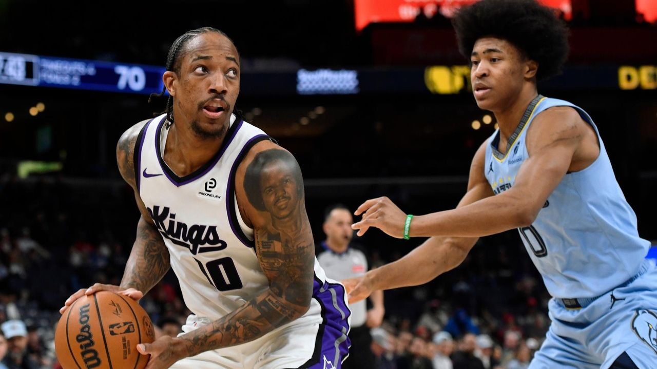 Kings stop franchise-worst 16-game skid with first road win since December