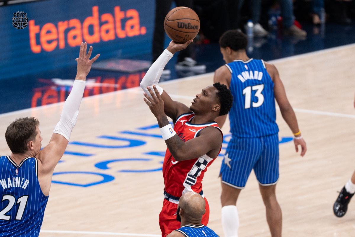 Los Angeles Clippers Guard Benedict Mathurin (9) drives middle and shoots a floater during a NBA game against the Orlando Magic on Sunday, February 22, 2026 at Intuit Dome in Inglewood Calif