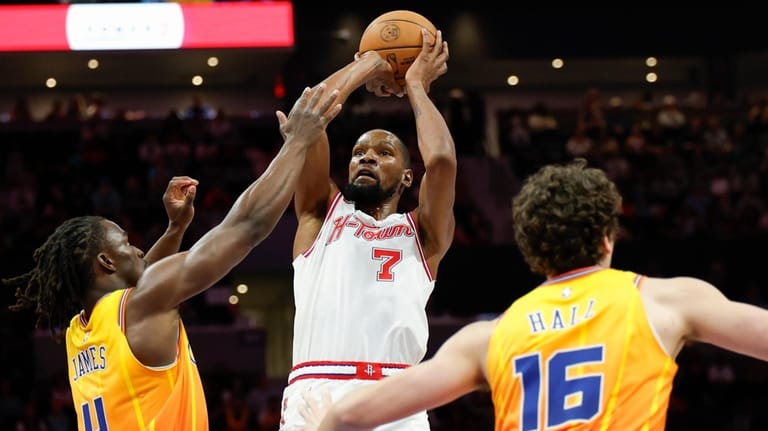 Houston Rockets forward Kevin Durant (7) looks to shoot against...