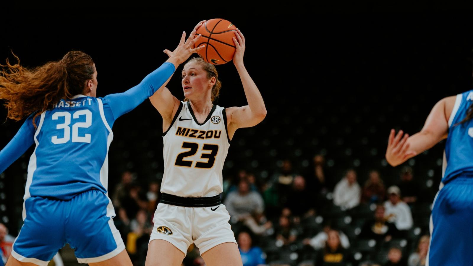 Women's Basketball Huddle