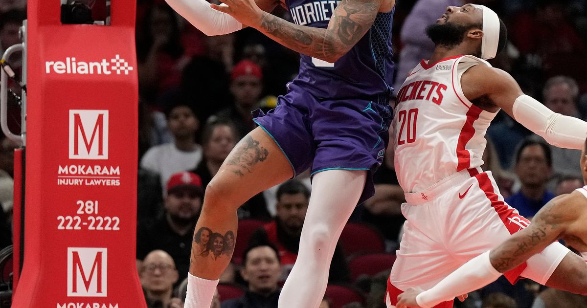 Hornets extend winning streak to 8 games with 109-99 victory over Rockets :: WRAL.com