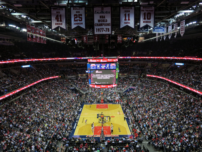 Is this still basketball? | Meer