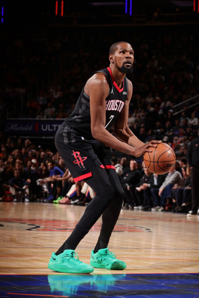 NBA player Kevin Durant #7 of the Houston Rockets preparing to shoot a free throw.