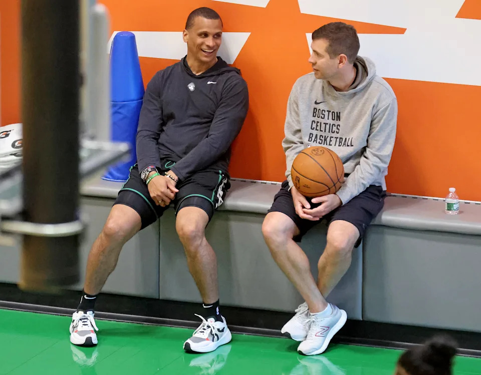 Boston, MA – May 31: Boston Celtics head coach Joe Mazzulla talks with Brad Stevens, president of basketball operations during practice at the Auerbach Center. (Photo By Matt Stone/Boston Herald) | MediaNews Group via Getty Images