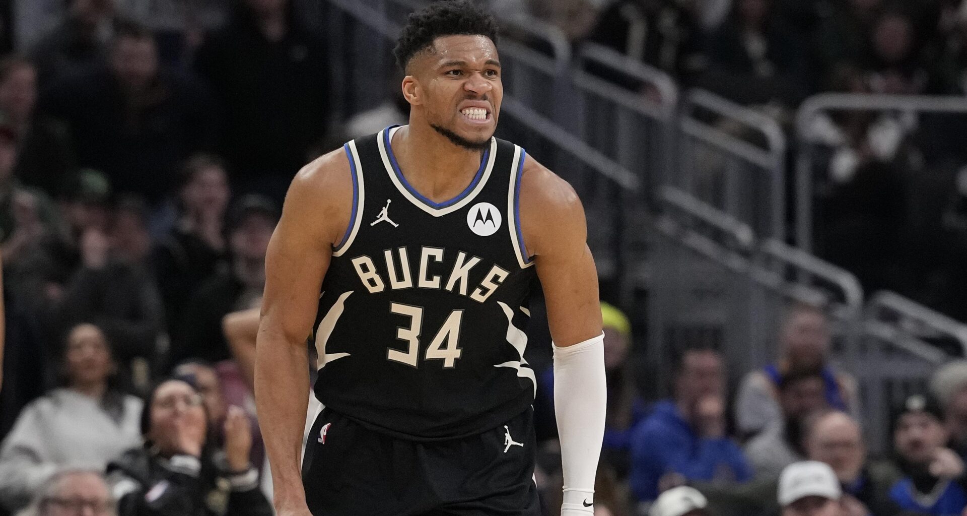 New Giannis Trade Rumors Reveal Offer Strategies For Warriors, Wolves, Heat