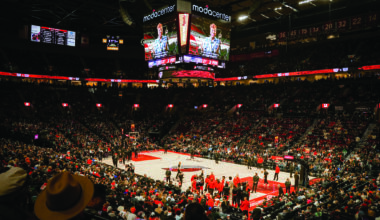 Should taxpayers pay to refurbish Moda Center, to keep the Blazers?