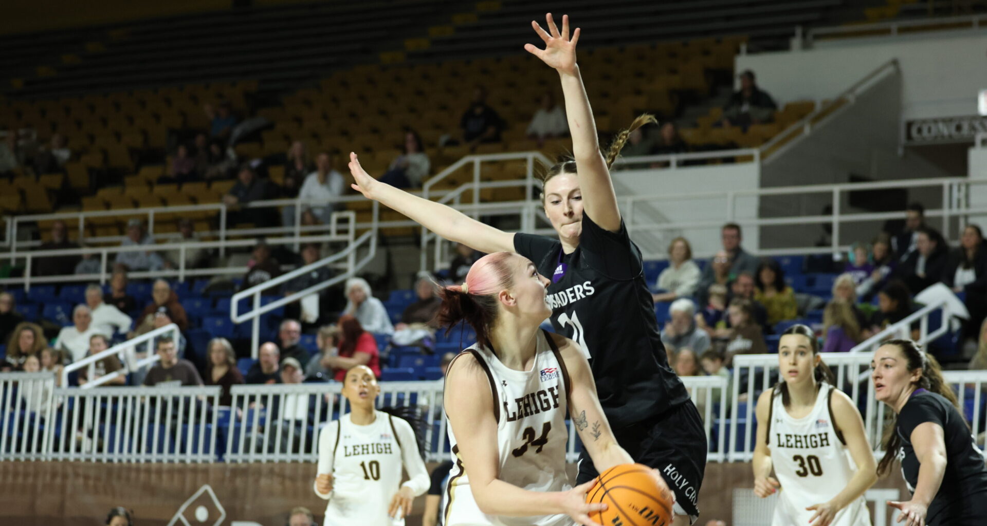 Women's basketball defeats Holy Cross 73-61