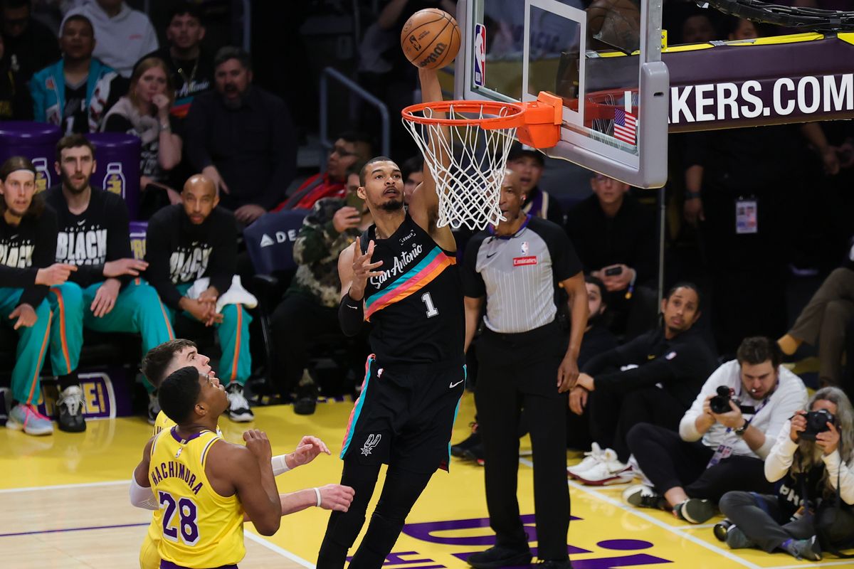 San Antonio Spurs center Victor Wembanyama (1) dunks the basketball during an NBA game against the Los Angeles Lakers on February 10, 2026 in Los Angeles, CA.