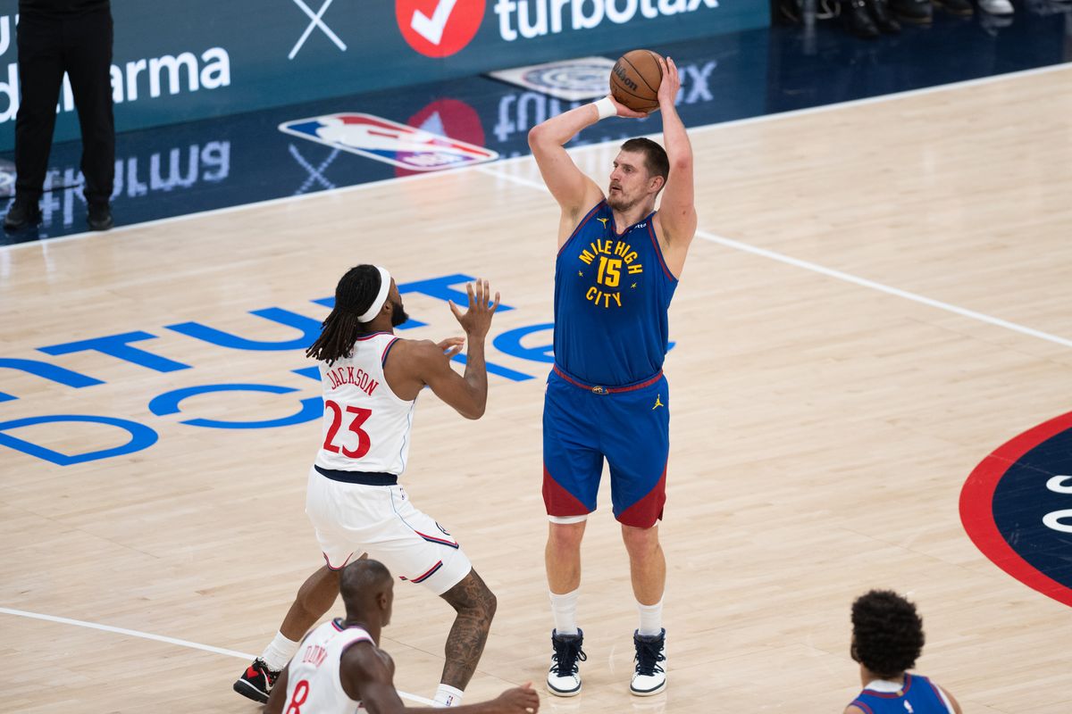 Denver Nuggets center Nikola Jokic (15) shoots a jump shot during a game between the Los Angeles Clippers and the Denver Nuggets on Thursday, February 19,2026 at Intuit Dome in Inglewood Calif