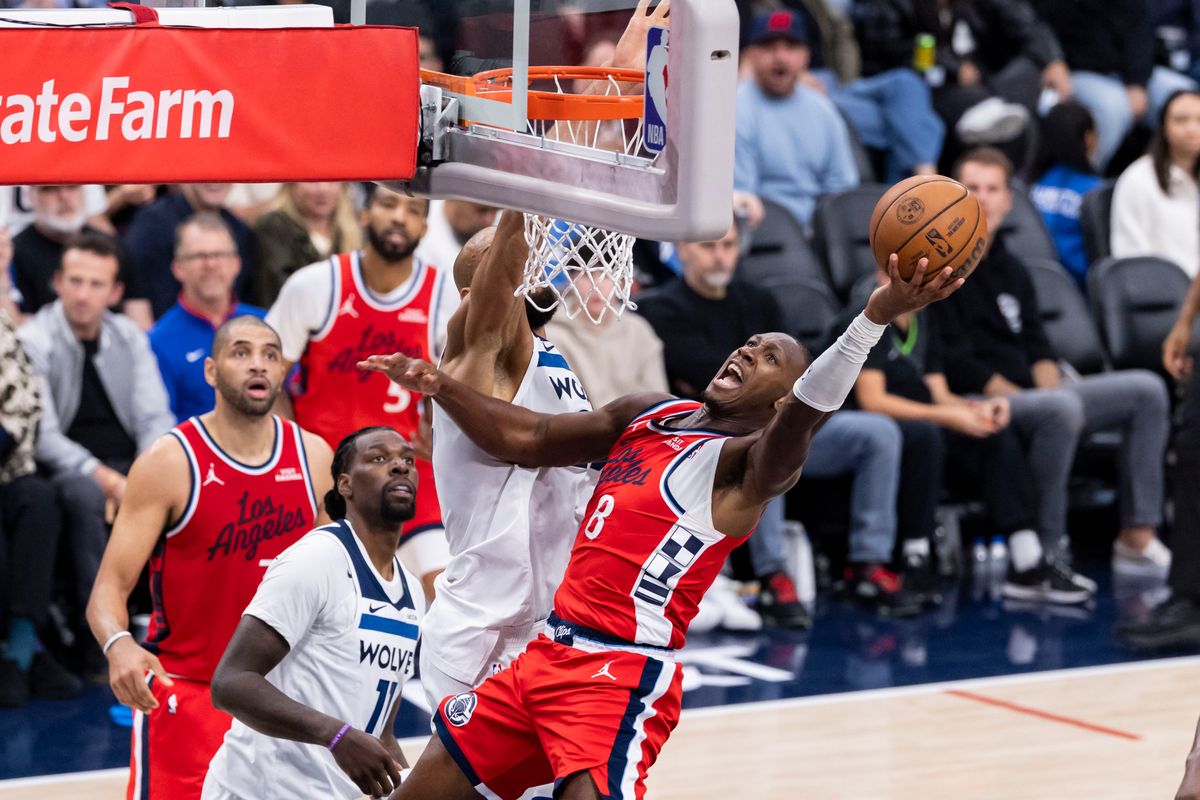 Kris Dunn #8 of the LA Clippers lays the ball up during an NBA basketball game against the Minnesota Timberwolves, Thursday February 26, 2026 in Inglewood, Calif.